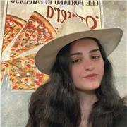 Hola, mi nombre es Asena. Soy turca y actualmente vivo en México. Doy clases de inglés, francés, alemán y turco